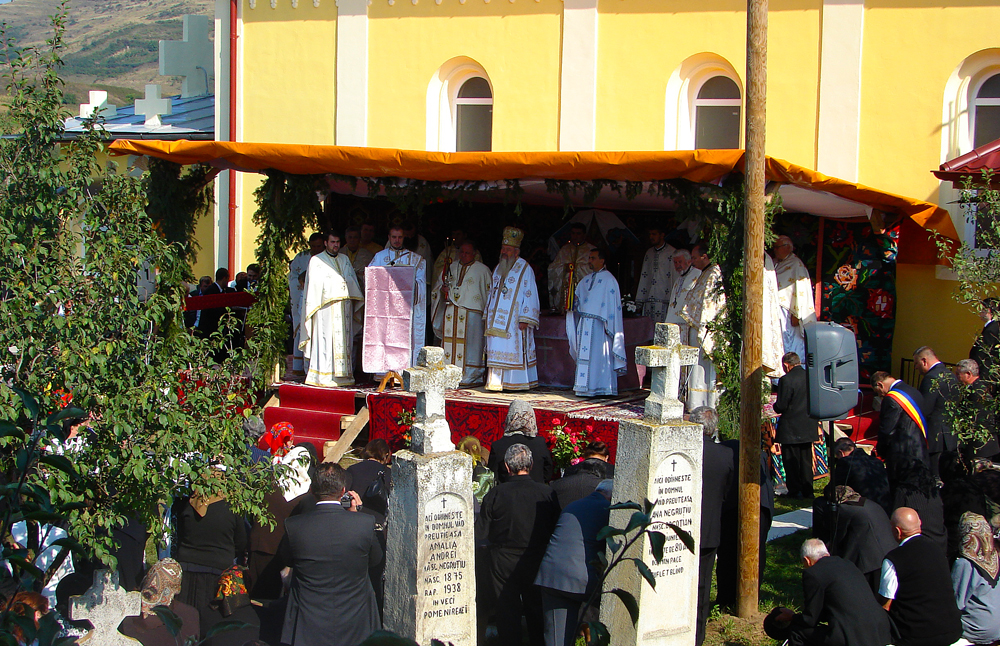 Sfânta Liturghie Arhierească în parohia Sucutard
