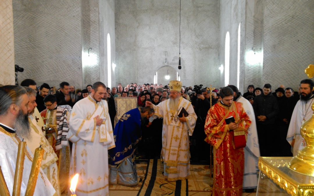 Liturghie arhierească la Mănăstirea bistrițeană „Sf. Ierarh Spiridon"