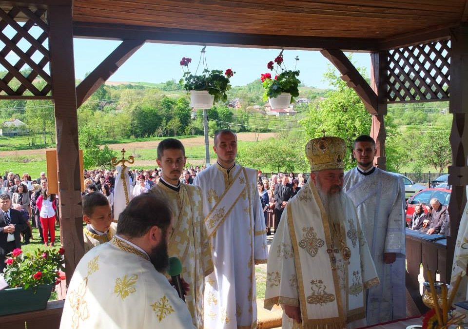 Mitropolitul Andrei a oficiat Sfânta Liturghie în satul natal