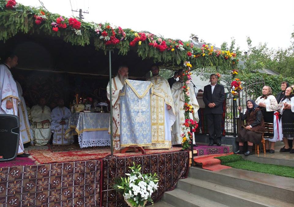 Liturghie Arhierească și sfințirea unui monument închinat eroilor în Parohia Ceaba, Filia Valea Ungurașului