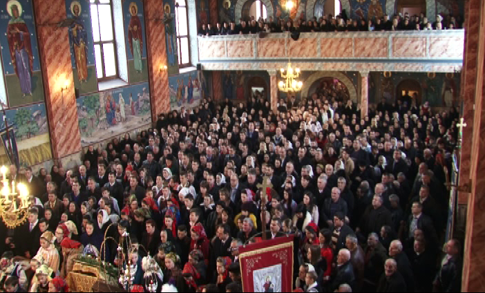 Mitropolitul Clujului în mijlocul măierenilor, în a treia zi de Crăciun