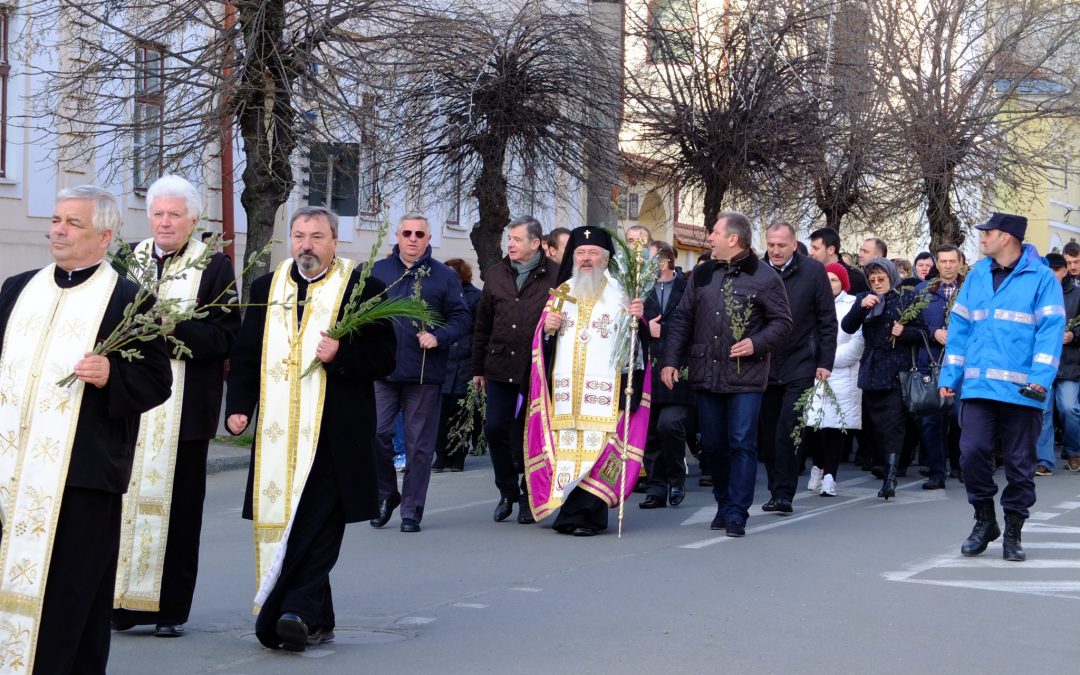 Procesiune de Florii pe străzile orașului Bistrița, în ajunul praznicului