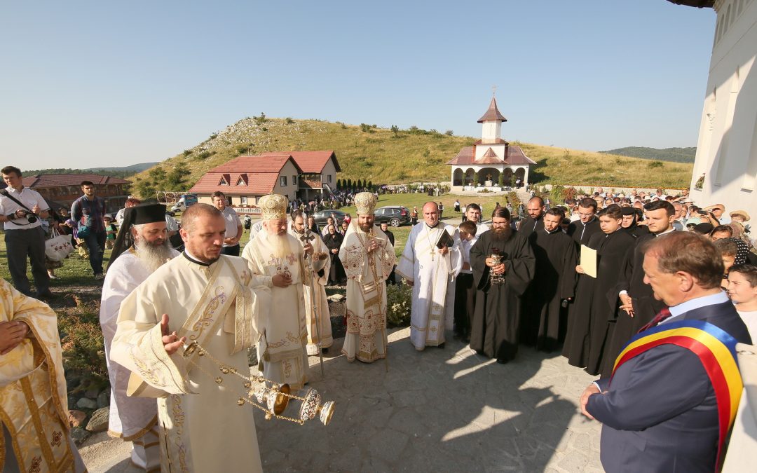 Vatră de tradiție și credință străbună, biserica Mănăstirii de la Cheile Turzii, sfințită de doi ierarhi