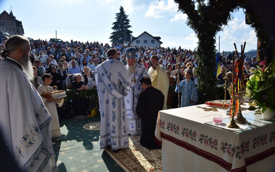 ÎPS ANDREI, la hramul Mănăstirii Piatra Fântânele