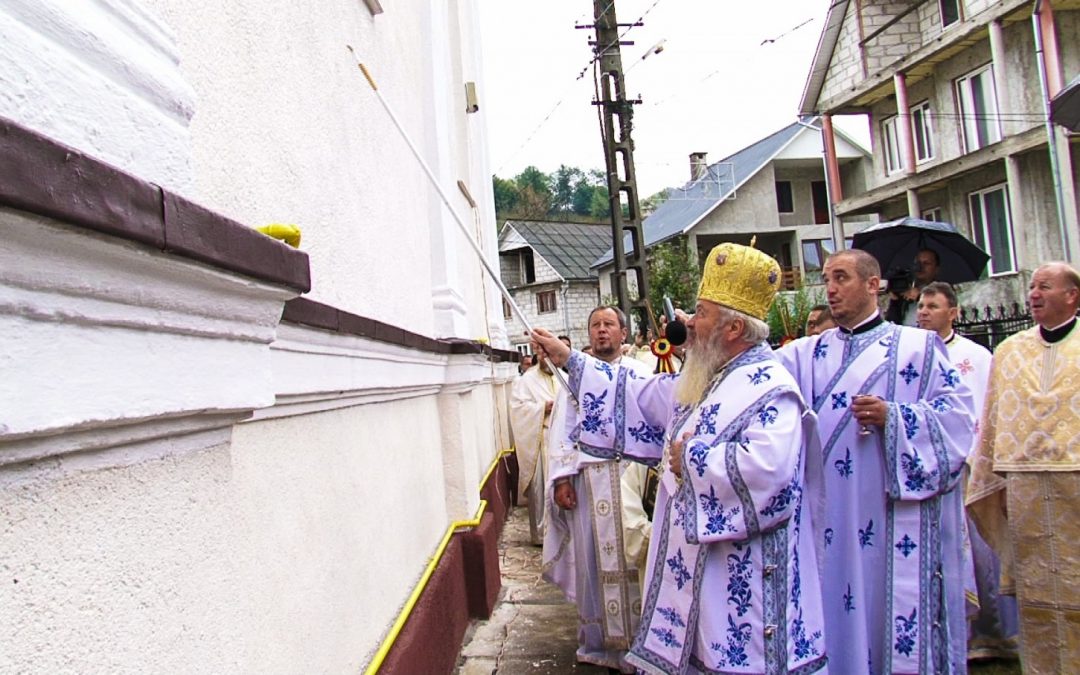 Biserica din Coșbuc, resfințită la 150 de ani de la nașterea „poetului țărănimii”