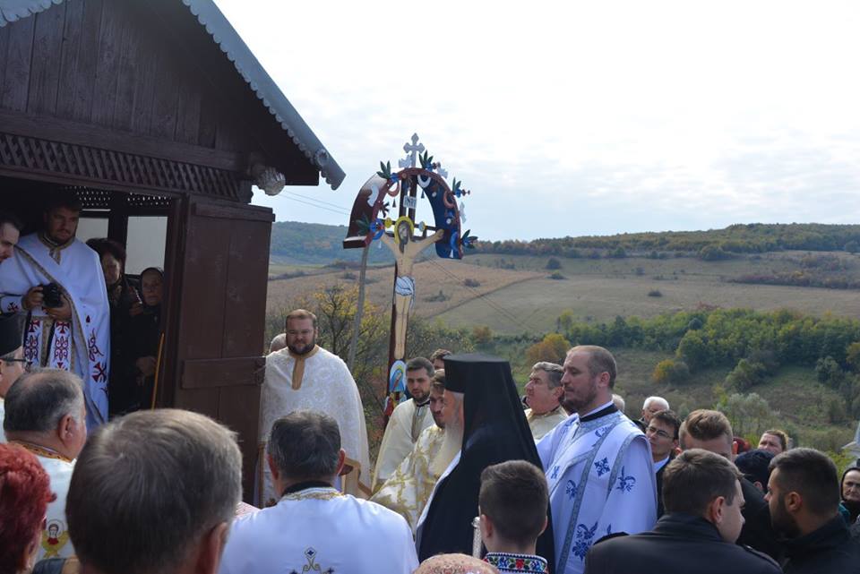 Biserica din satul Puini, veche de 53 de ani, resfințită de Înaltpreasfințitul Părinte Andrei