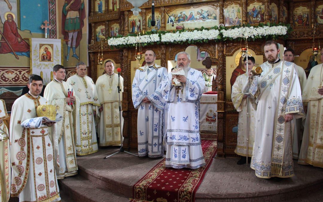 Liturghie arhierească, în parohia bistrițeană Vermeș