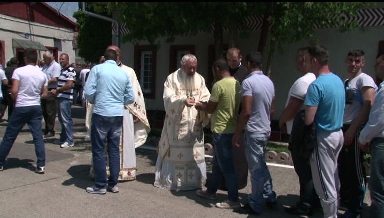 Sfânta Liturghie oficiată de Părintele Mitropolit Andrei la Penitenciarul din Bistrița