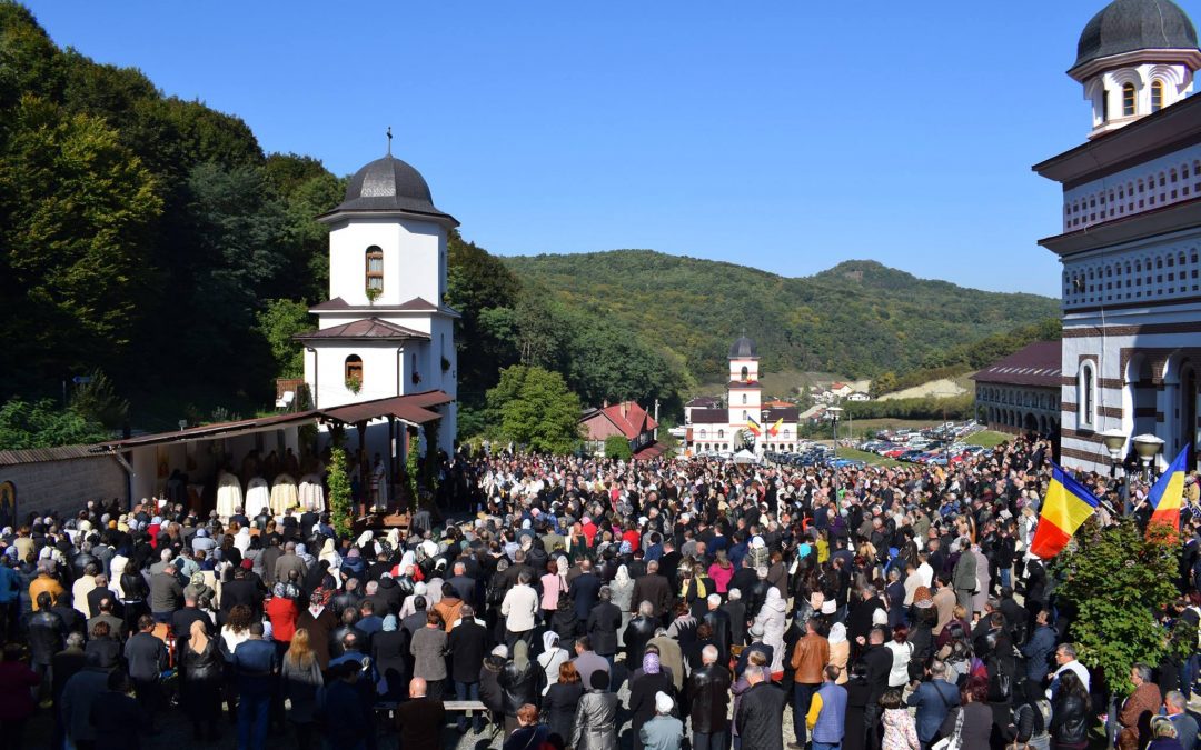 Mii de credinciosi au participat la hramul mănăstirii „Acoperământul Maicii Domnului” de la Florești