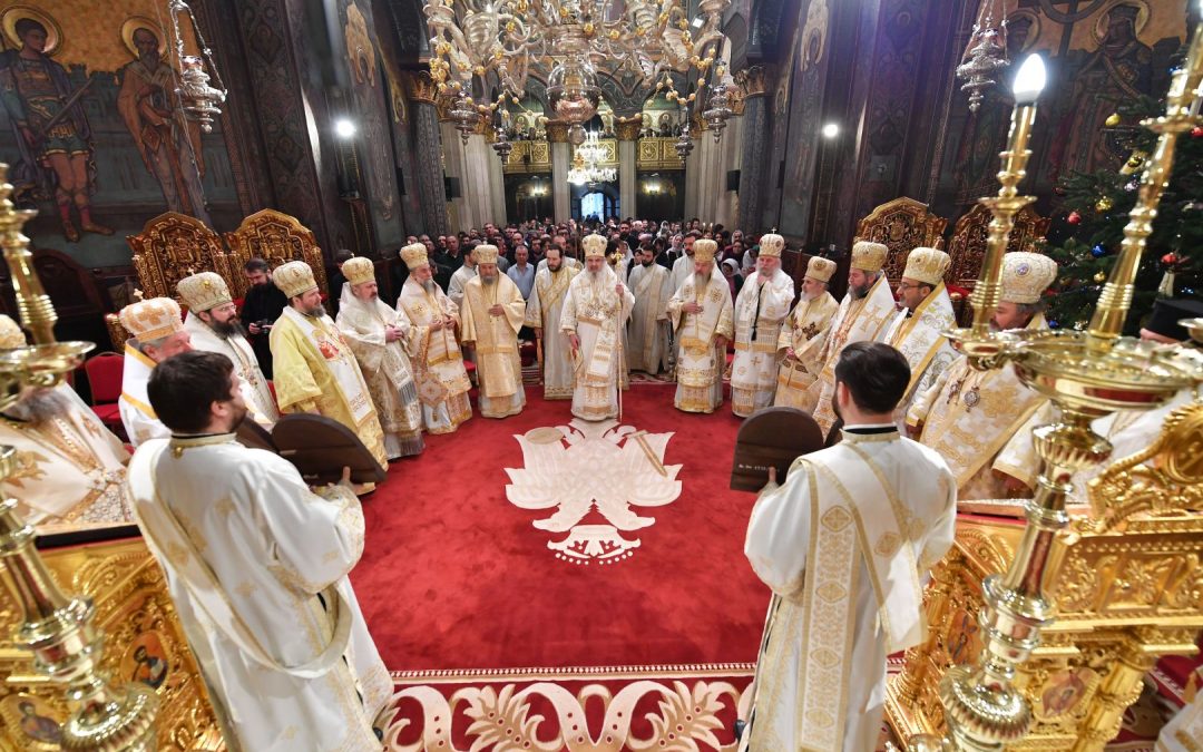 Părintele Patriarh Daniel a oficiat Sfânta Liturghie împreună cu treisprezece ierarhi