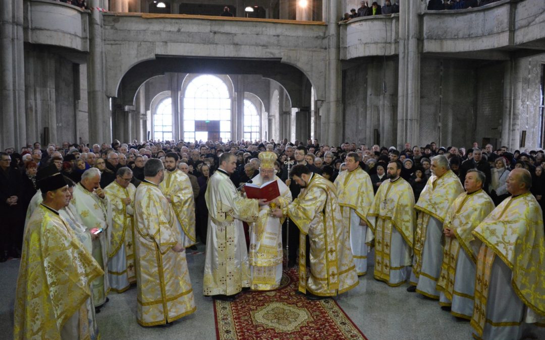 Prima Liturghie oficiată de Mitropolitul Clujului, în biserica „Sfinții Apostoli Petru și Pavel”, din cartierul Mănăștur