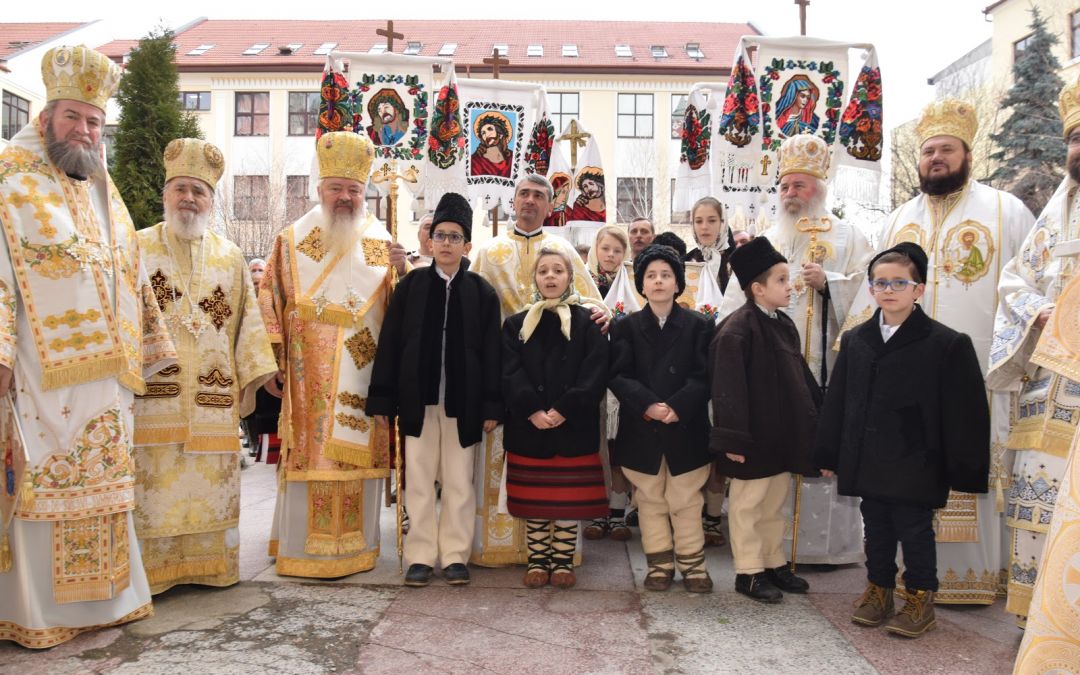 Credincioși din Episcopia Maramureșului și Sătmarului, la hramul Mitropoliei Clujului