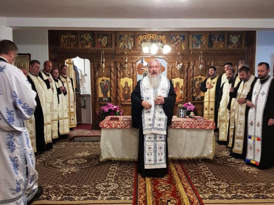Demisolul bisericii din Dezmir, binecuvântat de Mitropolitul Clujului