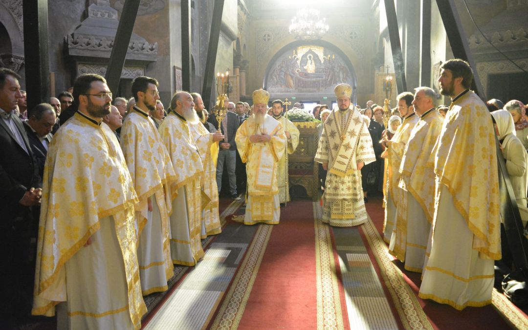 Sfânta Liturghie la Catedrala Mitropolitană din Cluj. Doi ierarhi s-au rugat pentru sufletul Arhiepiscopului Teofil Herineanu