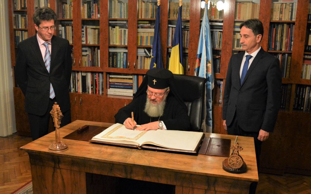 Mitropolitul Clujului a semnat în Cartea de Aur a Centenarului Marii Uniri