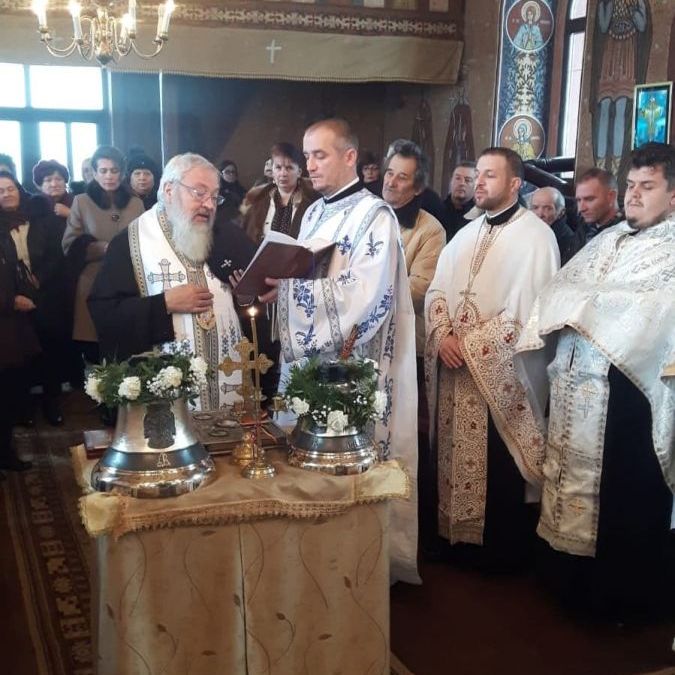 Înaltpreasfințitul Părinte Andrei a sfințit noile clopotele ale Parohiei Maia