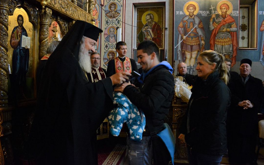 IPS Andrei s-a întâlnit cu tinerele familii care s-au cununat religios în anul 2018 la bisericile din Cluj-Napoca