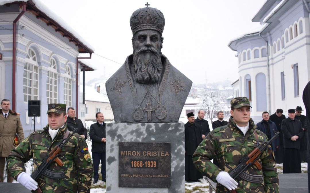 Bustul Patriarhului Miron Cristea, dezvelit la Năsăud, în prezența Mitropolitului Clujului