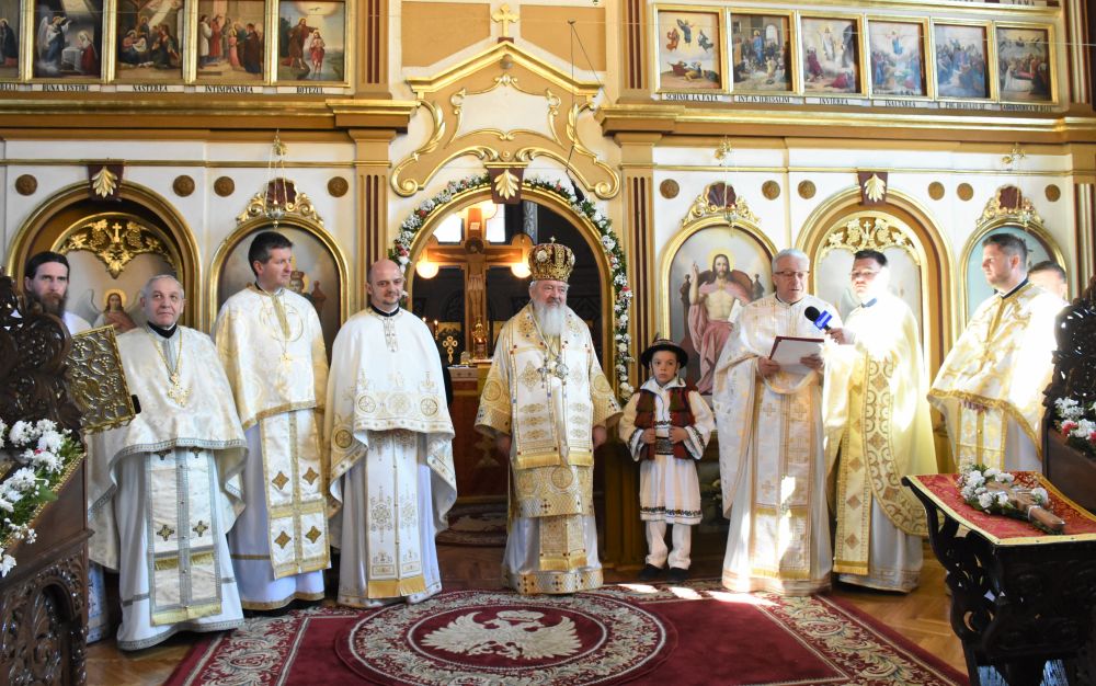 Mitropolitul Clujului, în mijlocul credincioșilor parohiei năsăudene Rebra