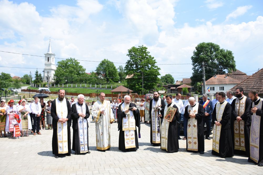 Binecuvântare arhierească în comuna Uriu, jud. B-N