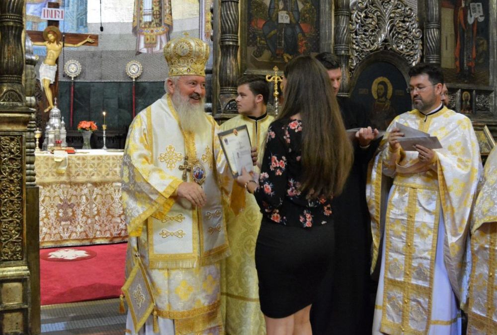 Mitropolitul Andrei îi va premia pe cei 17 absolvenți de liceu din Arhiepiscopia Clujului, care au luat nota 10 la examenul de Bacalaureat – sesiunea 2019