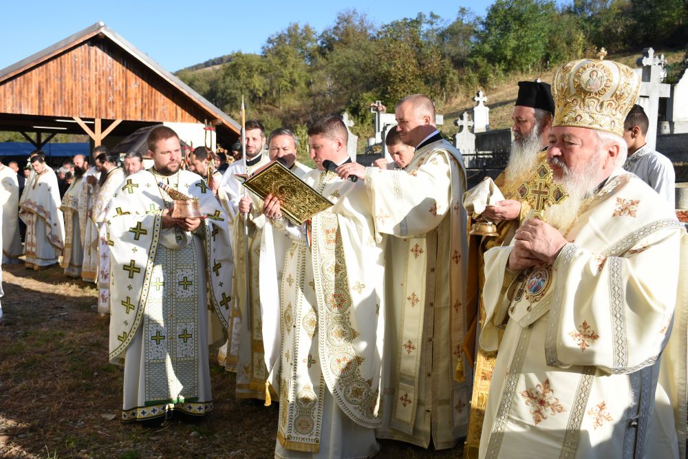Mitropolitul Clujului a resfințit Biserica Parohiei Viile Tecii