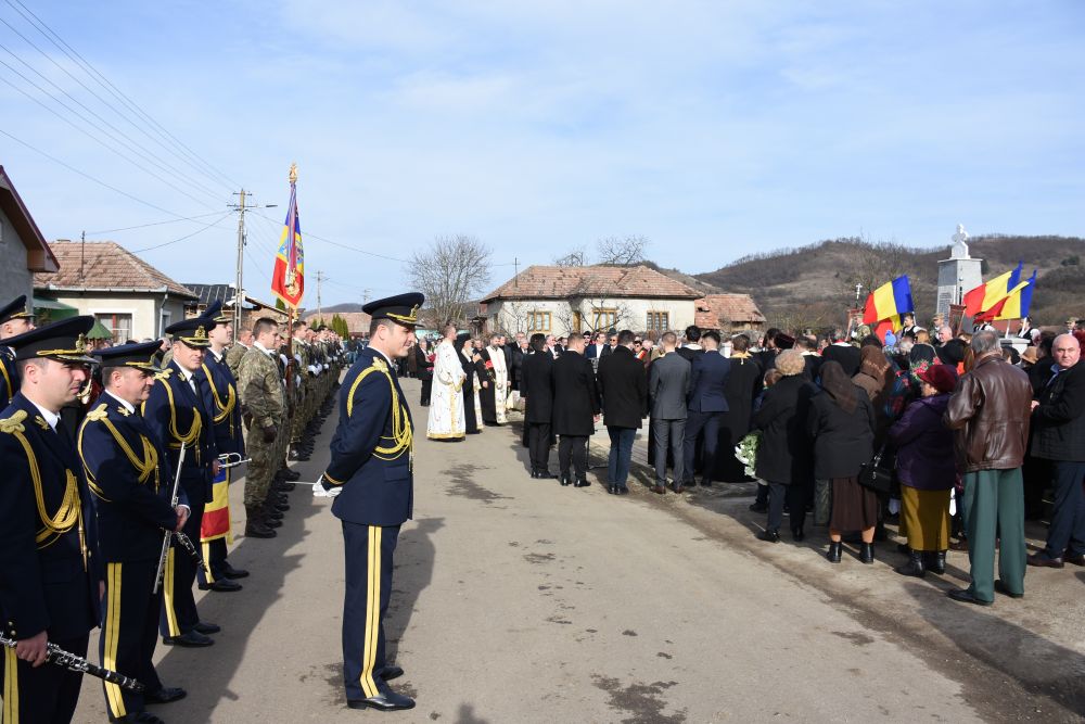 Mitropolitul Clujului a sfințit monumentul eroilor din Parohia Fodora