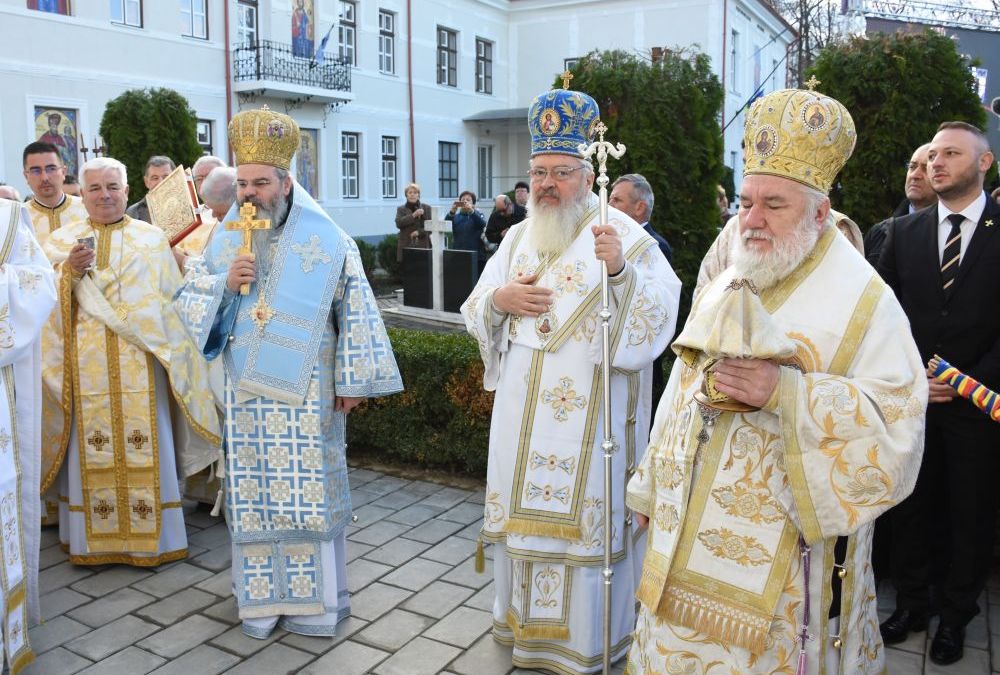 Biserica de la Coroana, resfinţită de trei ierarhi ai Bisericii Ortodoxe Române