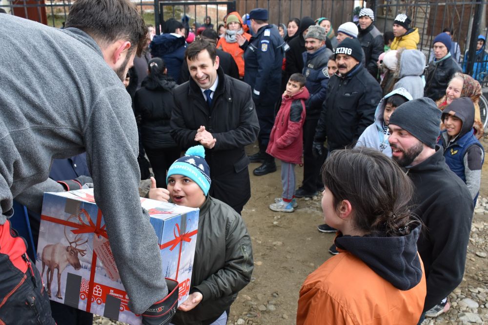 Camionul de Crăciun a ajuns pentru prima dată la cei 400 de copii de etnie rromă din Parohia misionară Turda