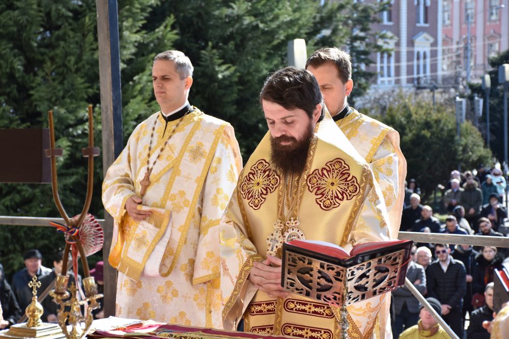 PS Benedict Bistrițeanul: „Biserica este acolo unde sunt credincioșii ei, acolo unde trăiesc, suferă și speră”