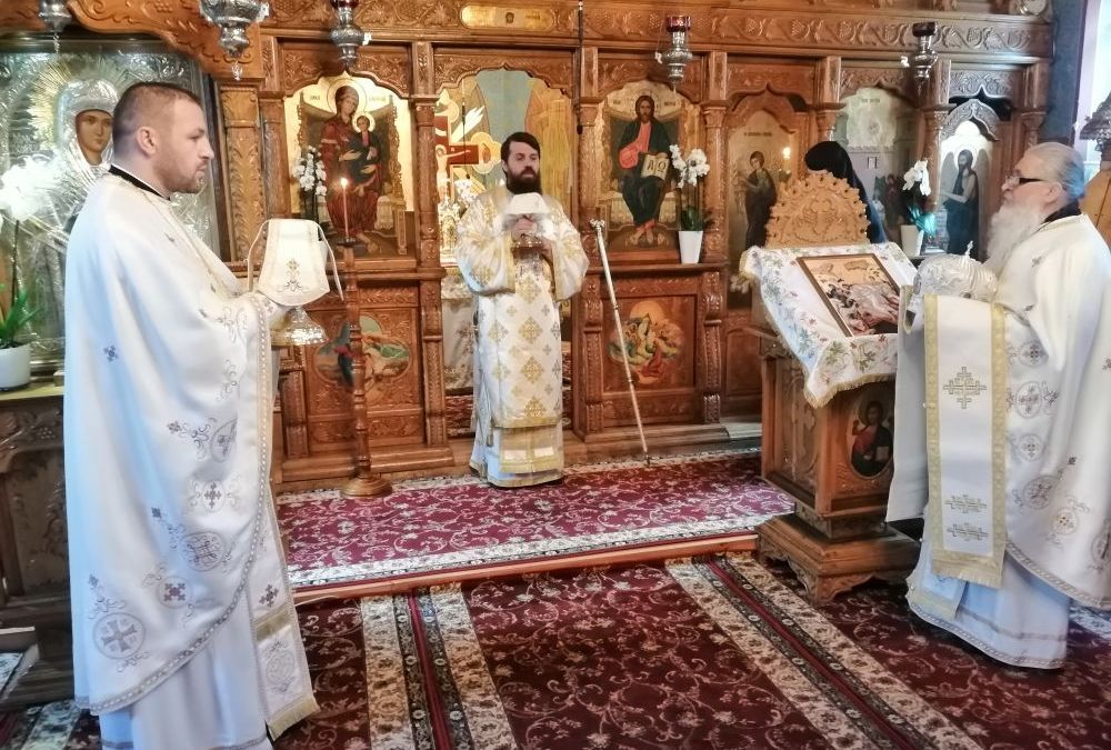 Episcopul-vicar Benedict Bistrițeanul, la Mănăstirea Cășiel, în Duminica Tomii