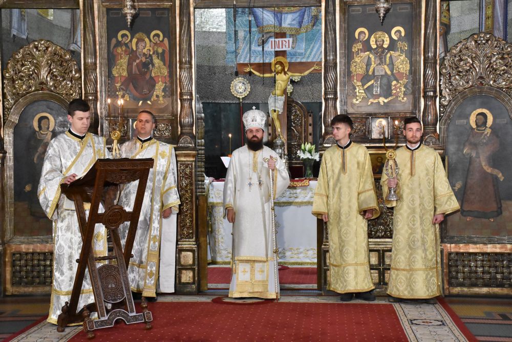 În a doua zi de Paști, PS Benedict Bistrițeanul a liturghisit la Catedrala Mitropolitană din Cluj-Napoca