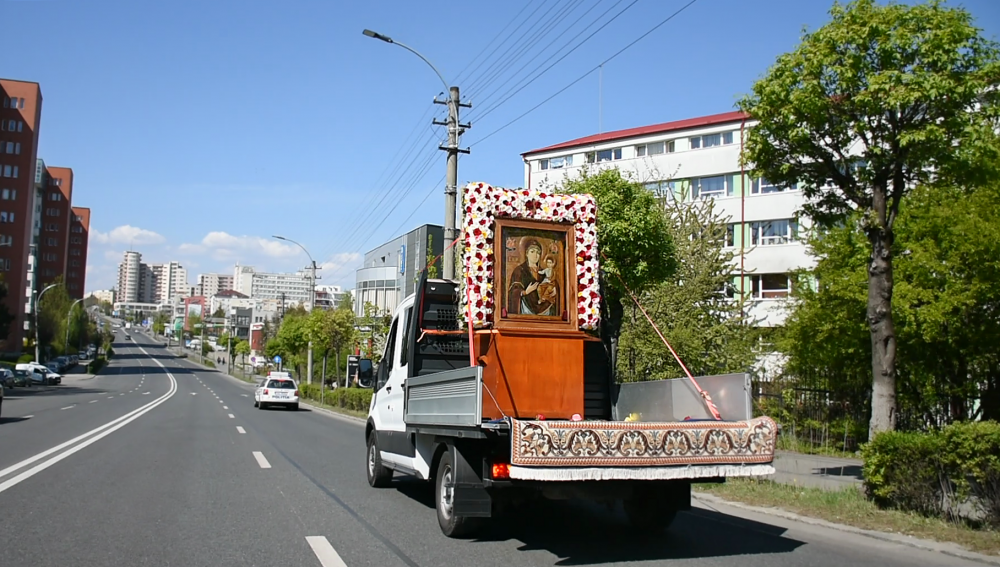 Icoana făcătoare de minuni a Maicii Domnului de la Nicula, în procesiune în orașele Cluj-Napoca și Bistrița