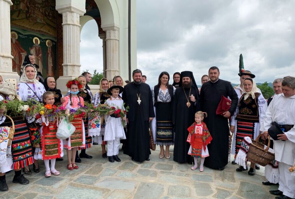 Episcopul-vicar Benedict Bistrițeanul, la hramul bisericii vechi a Mănăstirii Salva