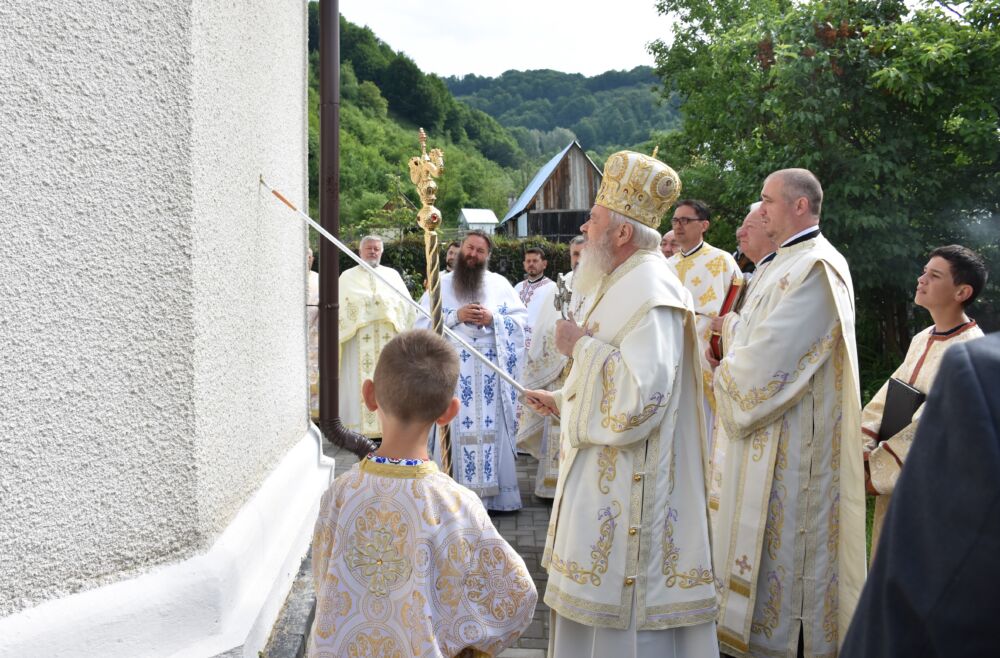 Resfințirea Bisericii din Bichigiu, satul natal al Sfântului Atanasie Todoran