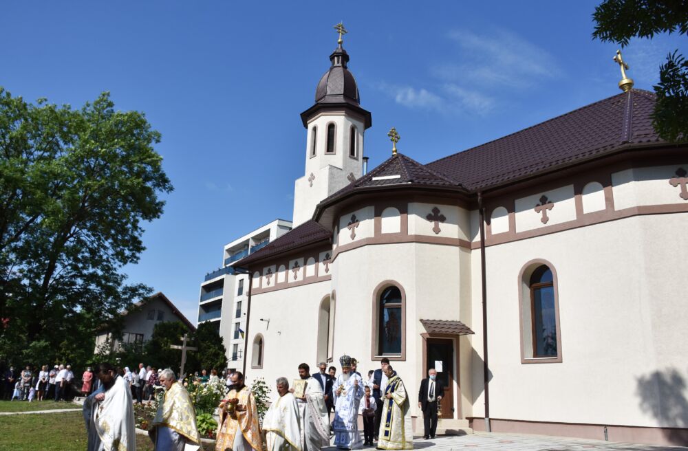 Resfințirea Bisericii „Intrarea în Biserică a Maicii Domnului” din cartierul clujean Cordoș