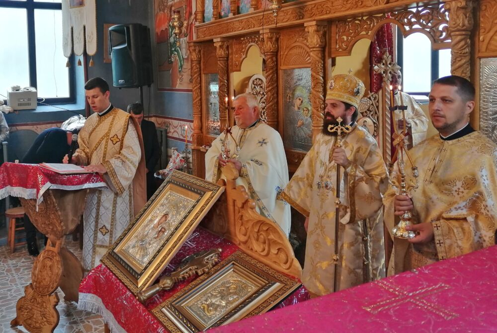 PS Benedict Bistrițeanul a slujit în satul natal al bunicilor, Ponorel, județul Alba