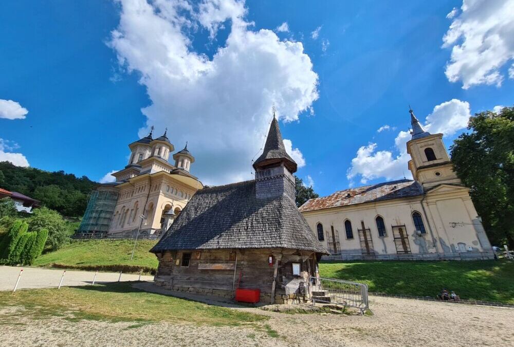 Adevărul despre viitorul vechii biserici de zid de la Mănăstirea Nicula