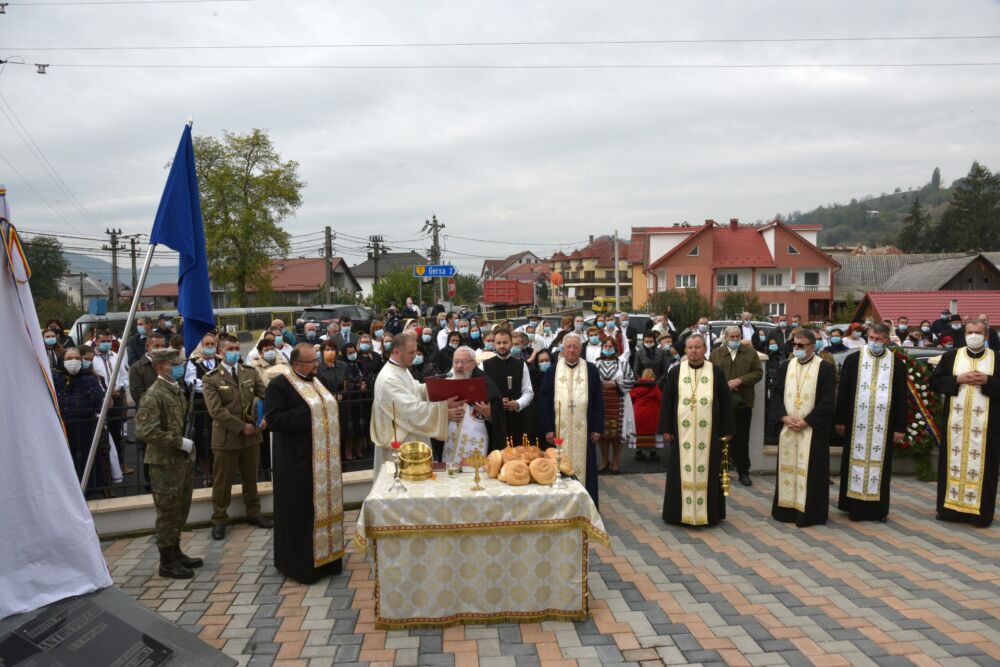 Monumentul eroilor și capela mortuară din Rebrișoara, sfințite de Mitropolitul Clujului