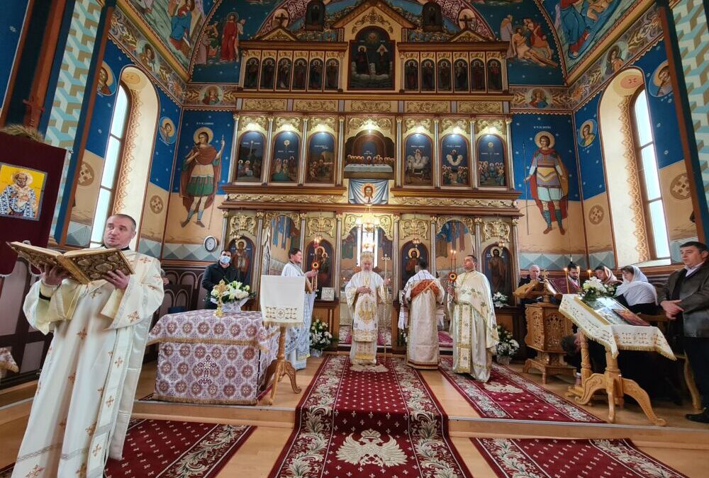 Mitropolitul Clujului a binecuvântat lucrările efectuate la casa parohială din Teaca