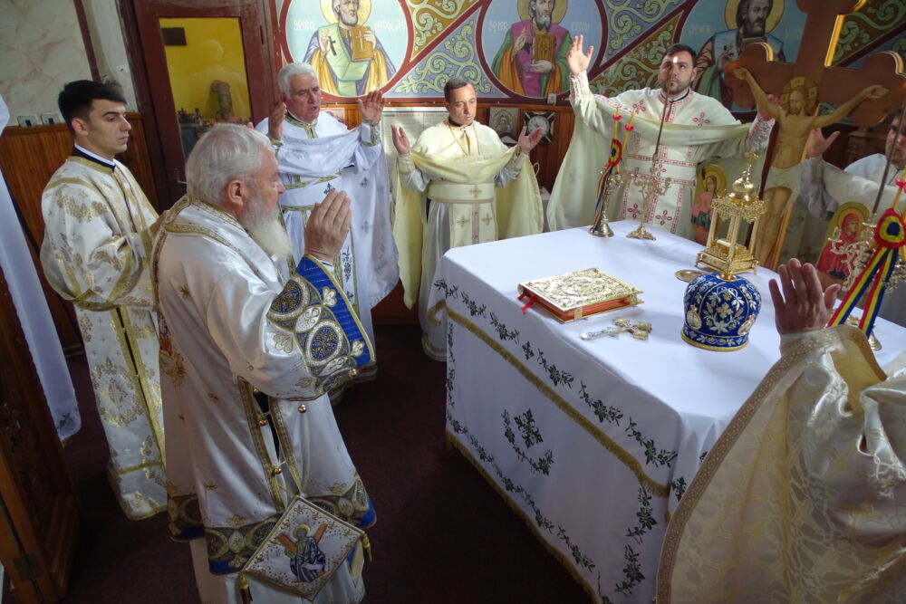 Binecuvântare arhierească în Parohia Chiuza