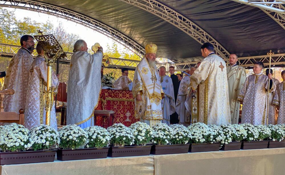 Biserica din localitatea bistrițeană Măgurele, resfințită de Mitropolitul Andrei al Clujului