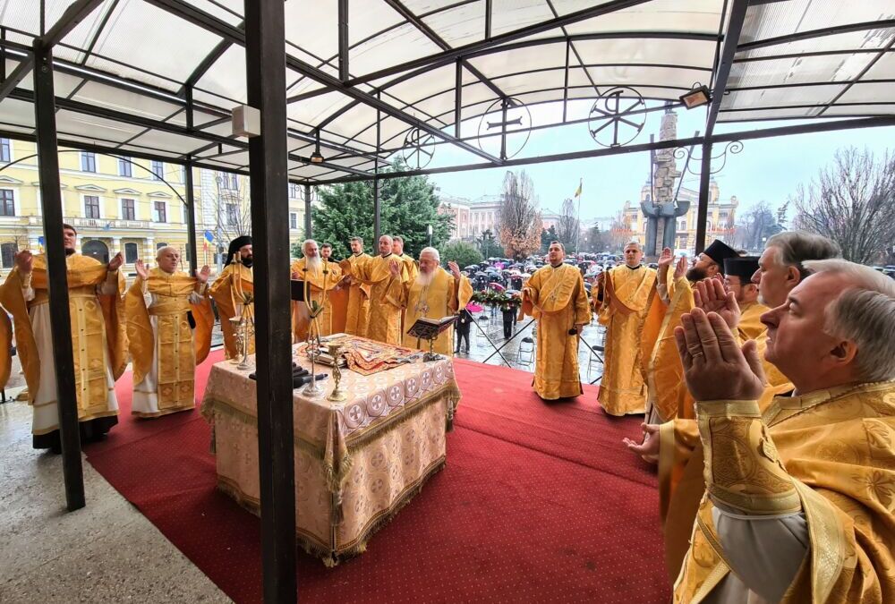Mitropolitul Andrei: „Crăciunul este sărbătoarea darurilor” | Praznicul Nașterii Domnului, la Catedrala Mitropolitană din Cluj-Napoca
