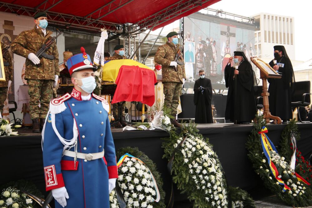 Ierarhii Arhiepiscopiei Clujului au participat la funeraliile Episcopului Florentin Crihălmeanu