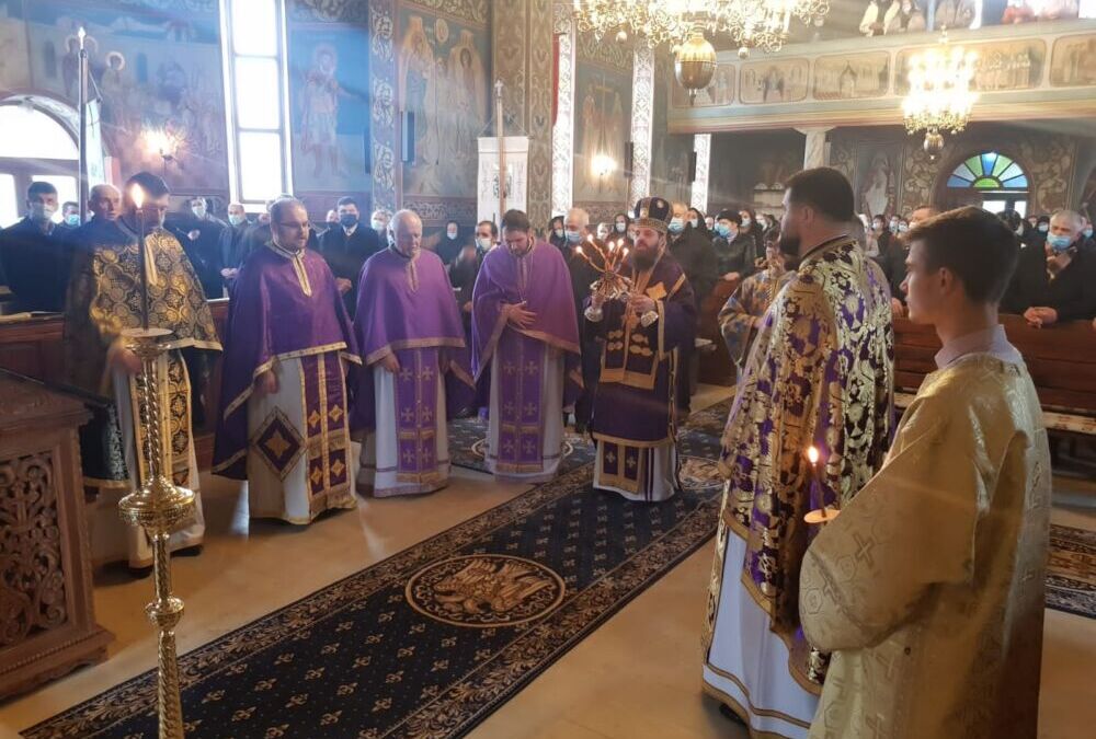Liturghia Darurilor mai înainte sfințite, la Parohia „Sf. Arh. Mihail și Gavriil” din Cătina