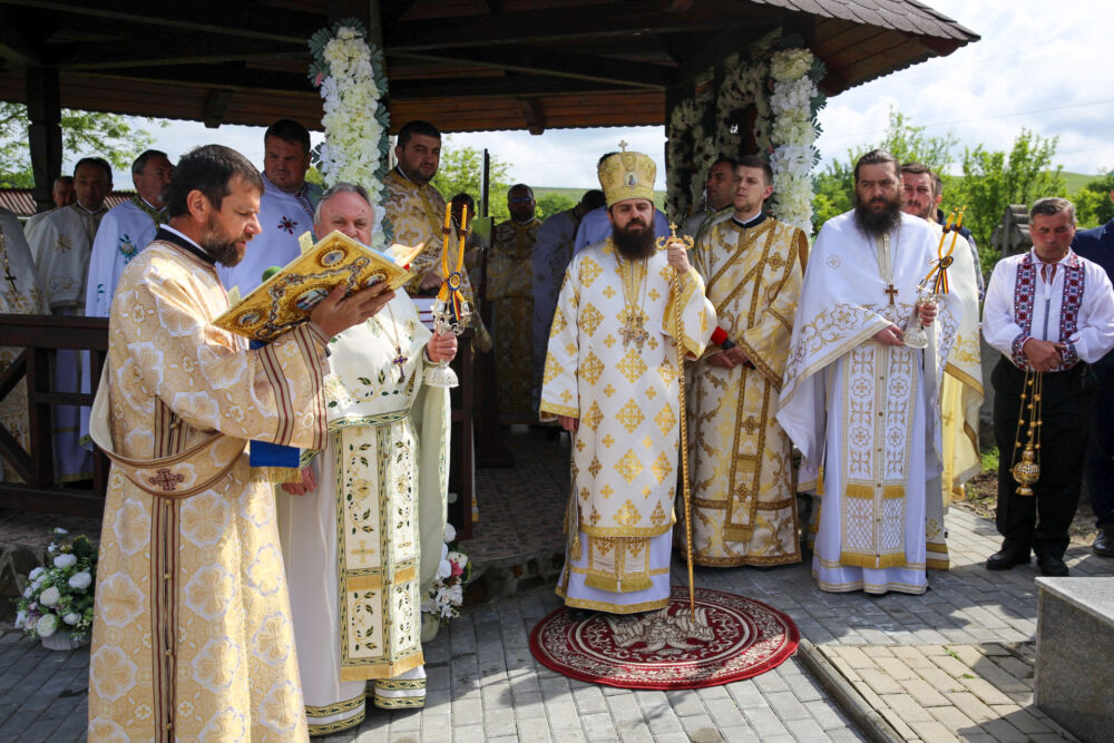 Sfințirea Altarului de vară din Parohia Posmuș