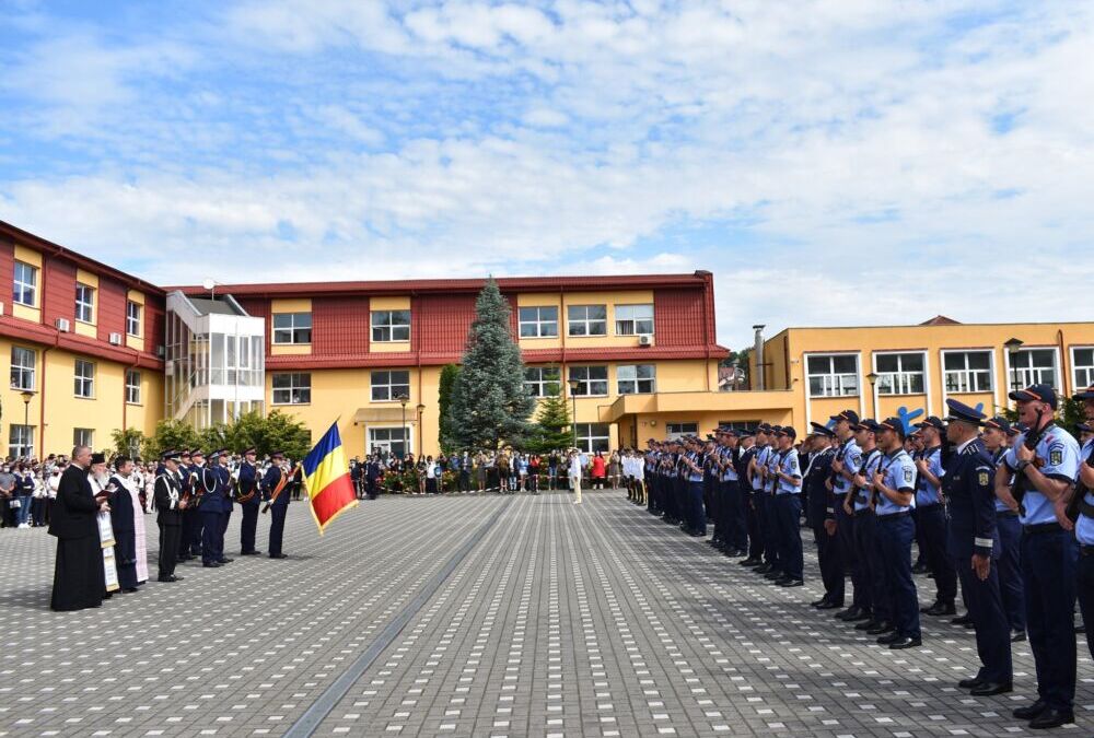 ÎPS Andrei i-a binecuvântat pe elevii Școlii de Agenți de Poliție din Cluj-Napoca, cu prilejul depunerii jurământului militar
