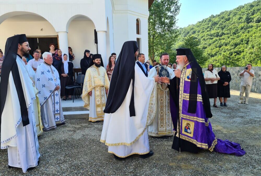 Mănăstirea Pantocrator din Beclean, singura din țară închinată Sfântului Paisie Aghioritul, şi-a sărbătorit hramul