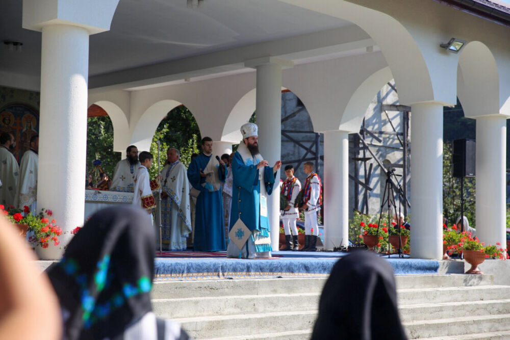 Hramul Mănăstirii Dobric, sărbătorit în prezența Episcopului-vicar Benedict Bistrițeanul