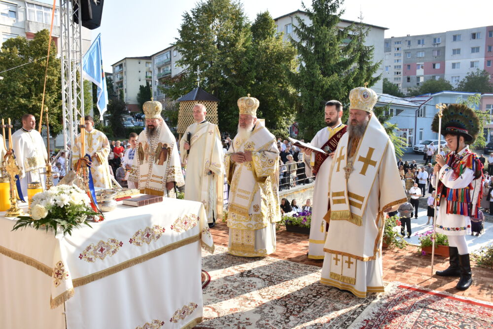 Biserica „Sfânta Treime” din Dej, sfințită de trei ierarhi ai Bisericii Ortodoxe Române